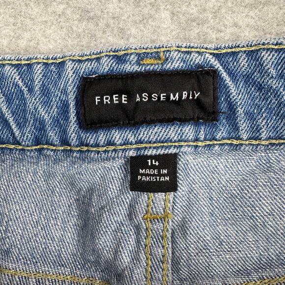 Free Assembly Jeans Denim Short WMNS Sz 14 Light Wash Blue Frayed Hem High Rise - Picture 3 of 11